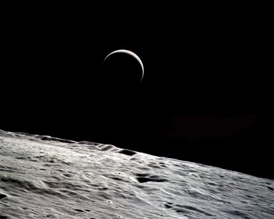 Apollo 15 Crescent Earthrise photo
